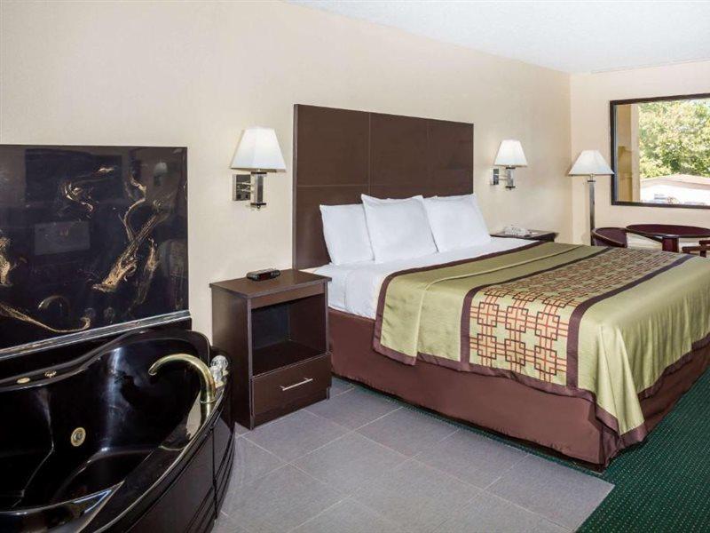 Days Inn By Wyndham Enterprise Ngoại thất bức ảnh