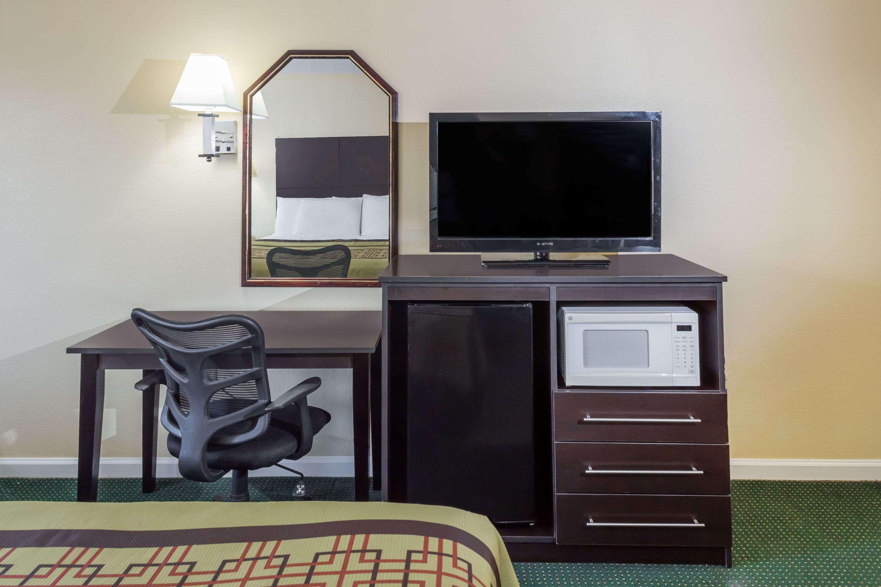Days Inn By Wyndham Enterprise Ngoại thất bức ảnh