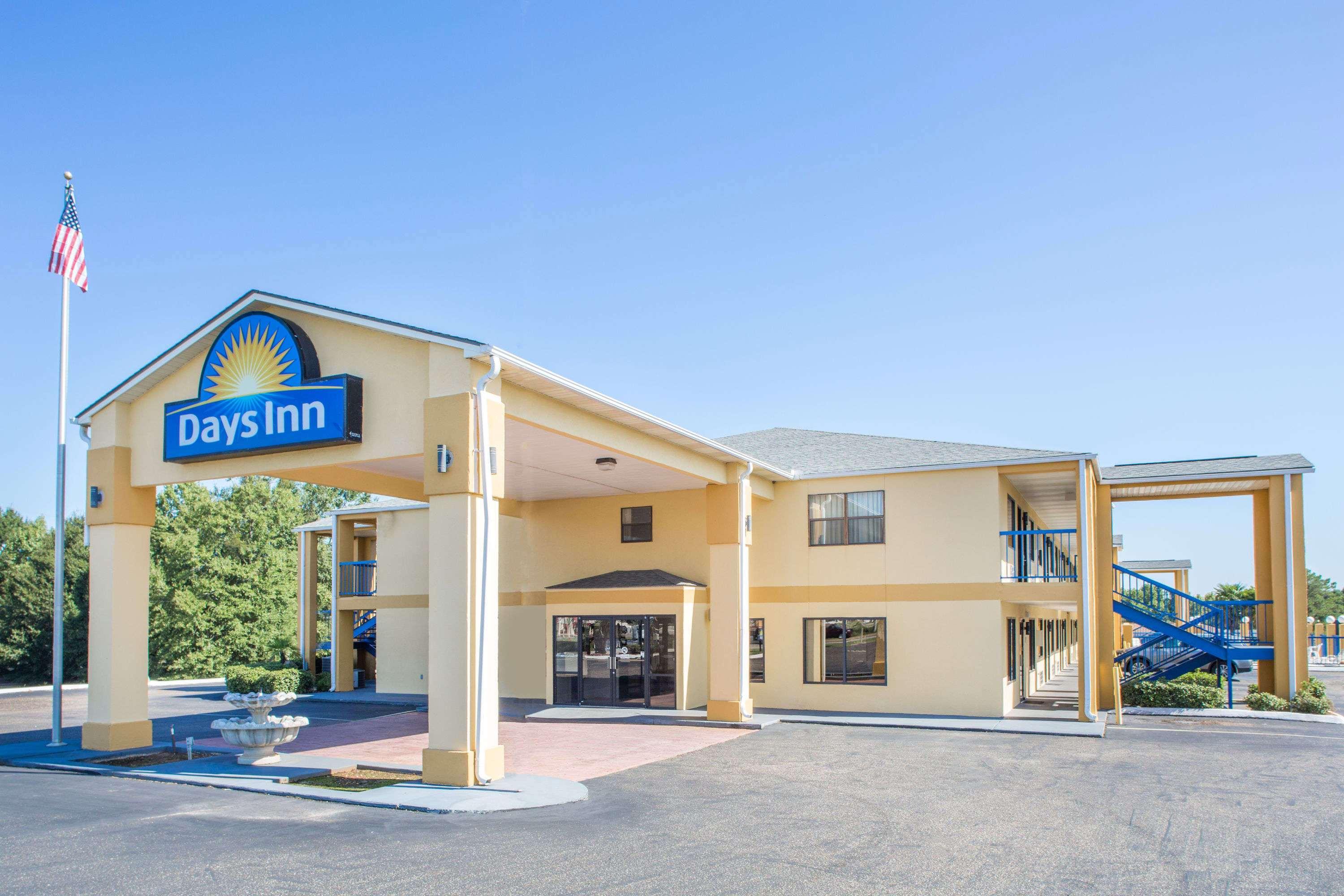 Days Inn By Wyndham Enterprise Ngoại thất bức ảnh
