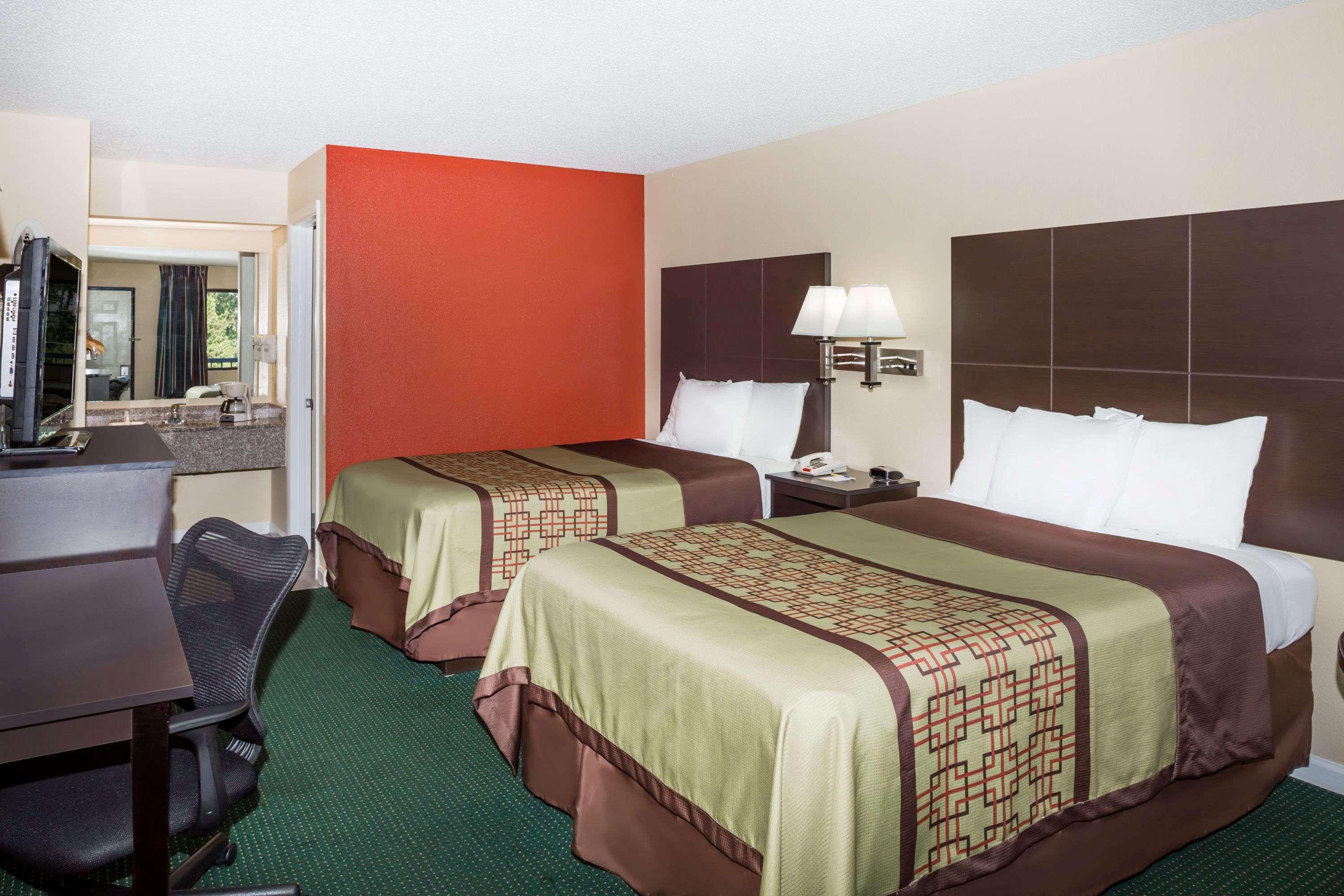 Days Inn By Wyndham Enterprise Ngoại thất bức ảnh